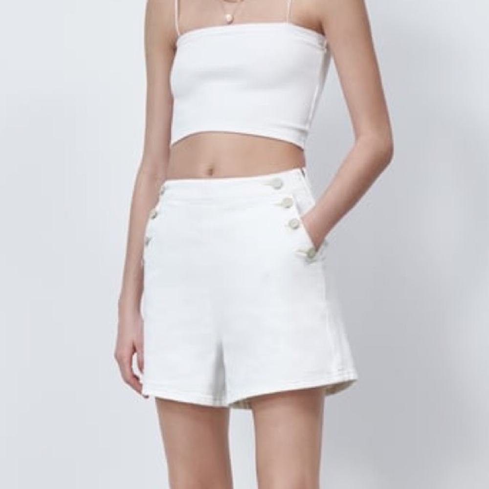 Zara White Stretchy Denim shorts